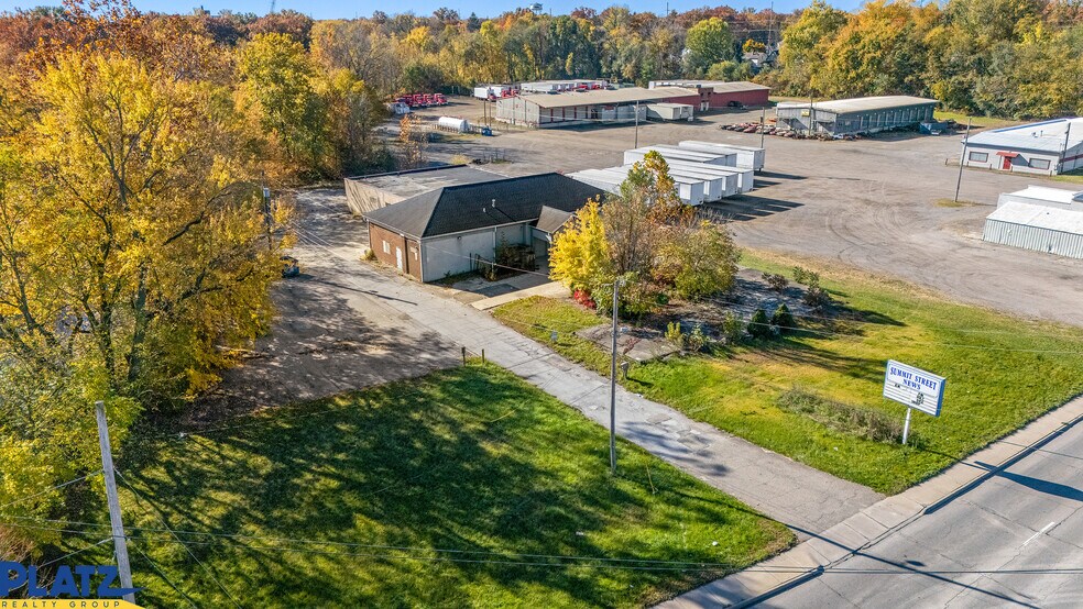 Primary Photo Of 645 Summit St NW, Warren General Retail For Sale