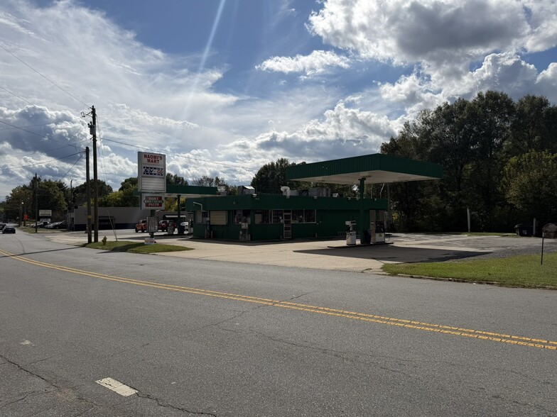 More Photos Of 131 S Hamilton St, Eden General Retail For Sale