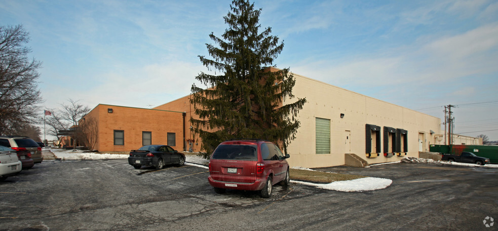 Primary Photo Of 2326 Grissom Dr, Saint Louis Warehouse For Lease