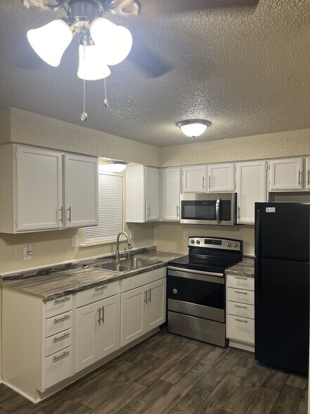 More Photos Of 208 N Church St, Hillsboro Apartments For Sale