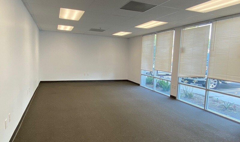 More Photos Of 201 Bernoulli Cir, Oxnard Warehouse For Lease
