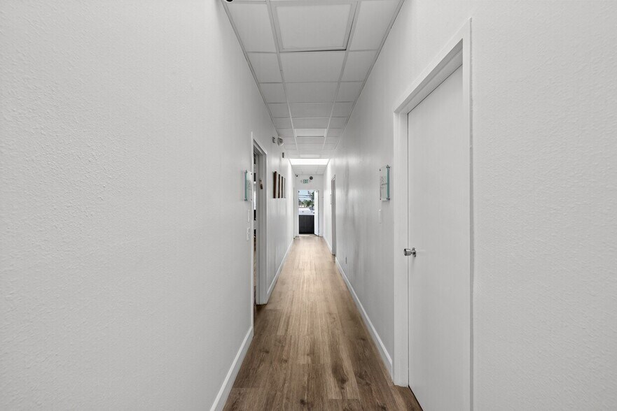 More Photos Of 14530 Hamlin St, Van Nuys Loft Creative Space For Lease