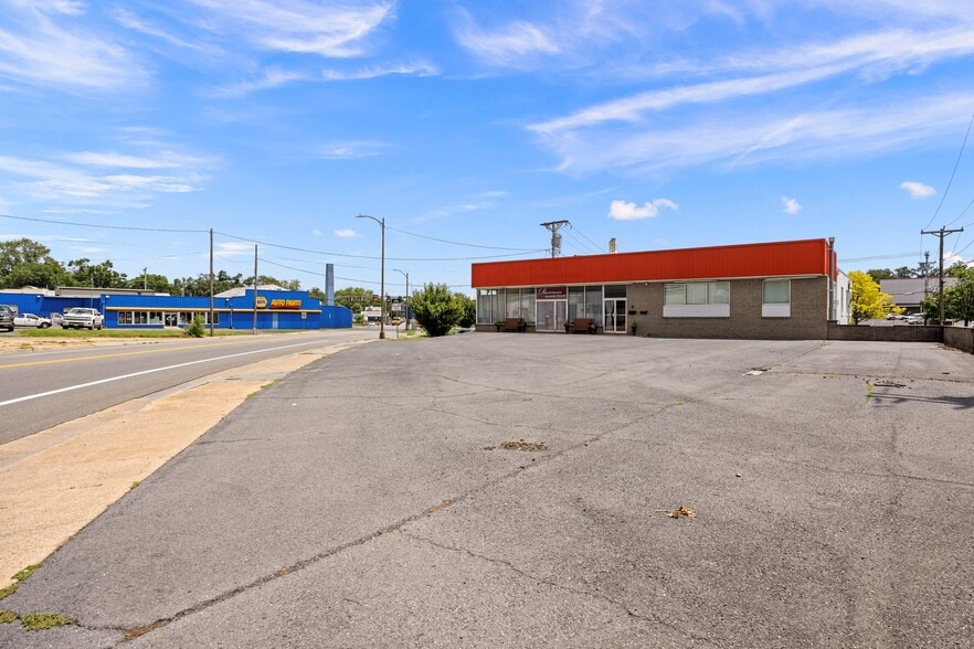 More Photos Of 530 N Main St, Harrisonburg Auto Repair For Sale