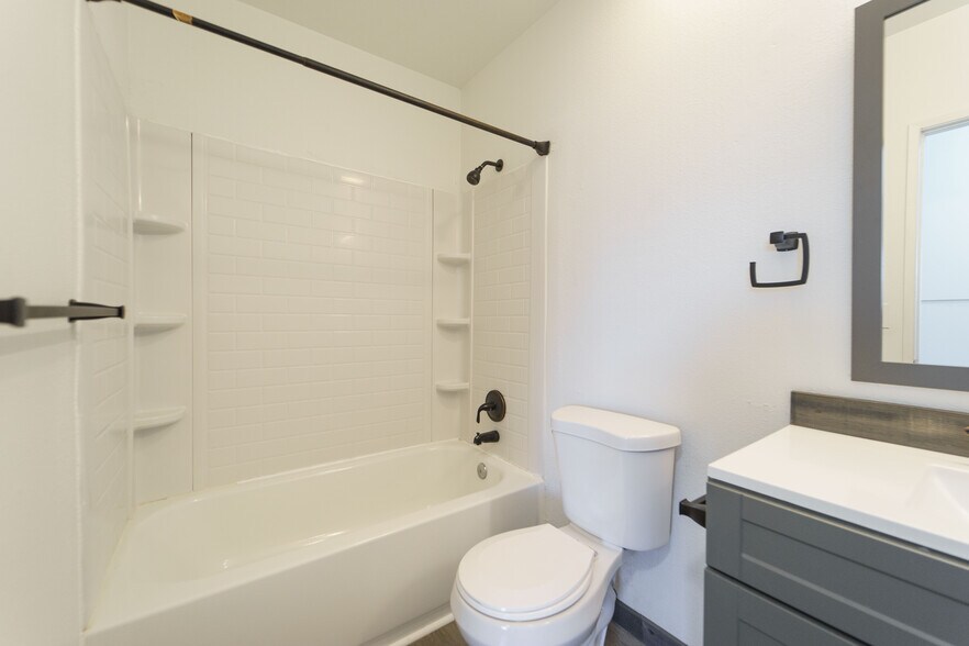 More Photos Of 562-564 11th St, Imperial Beach Apartments For Sale