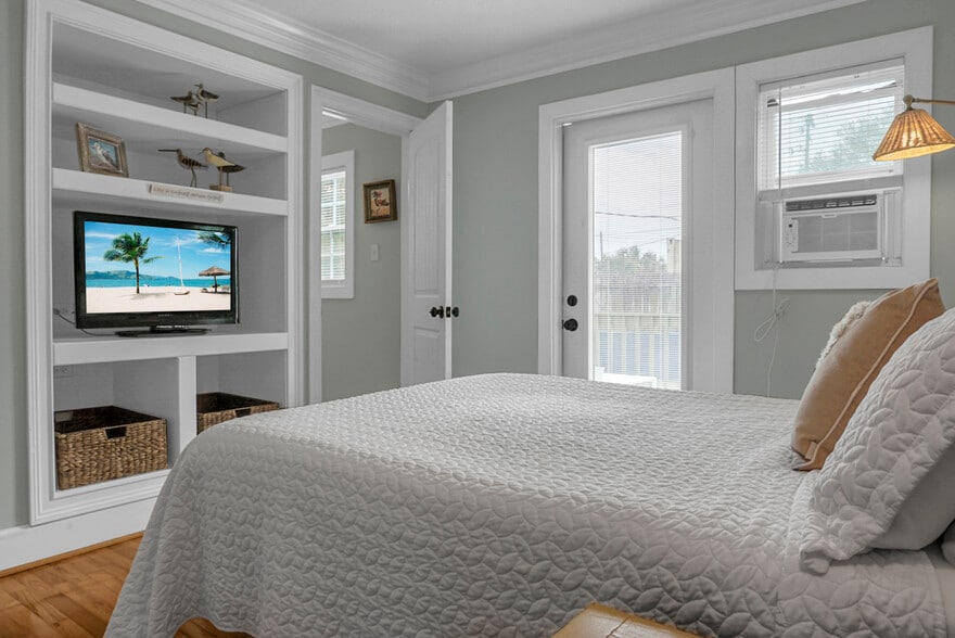 More Photos Of 205 Harper Ave, Carolina Beach Hotel For Sale