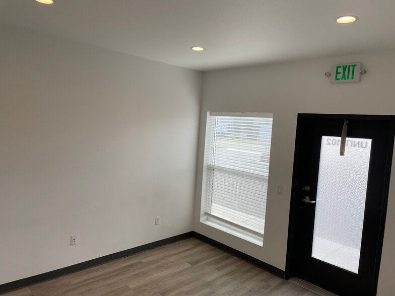 More Photos Of 3325 E Quad Park Ct, Post Falls Light Distribution For Lease