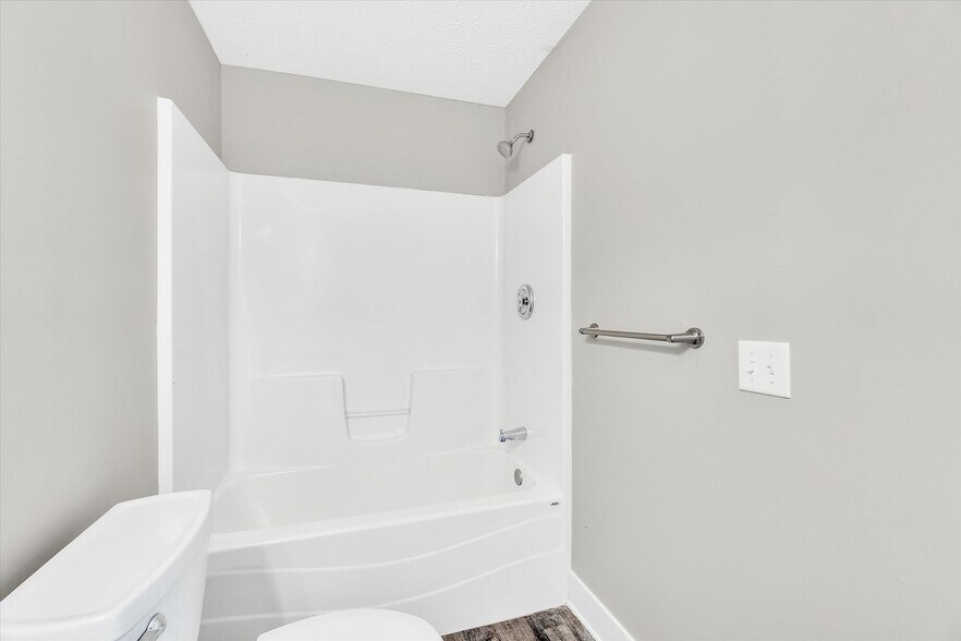 More Photos Of 946 Vincent Ct, Lansing Apartments For Sale