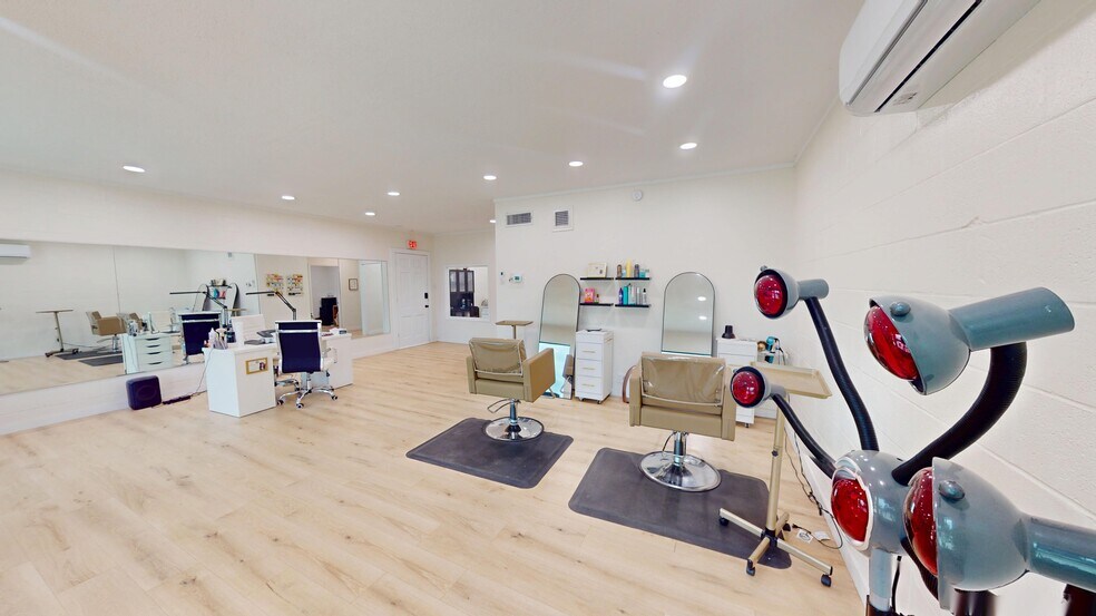 More Photos Of 1404 S Bridge St, Brady Loft Creative Space For Sale