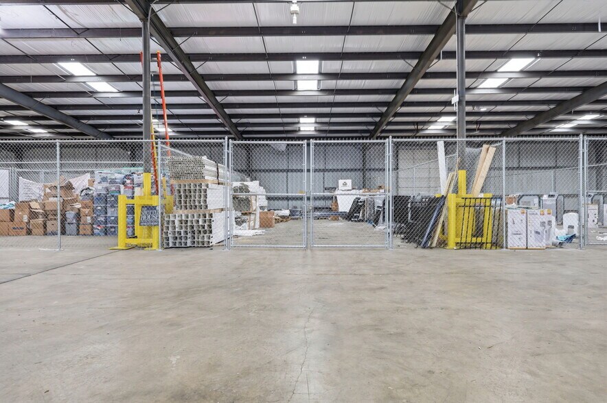 More Photos Of 1730 Five Points Ln, Fuquay-Varina Warehouse For Lease