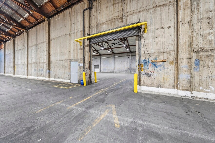 More Photos Of 715 S Grape St, Medford Warehouse For Sale