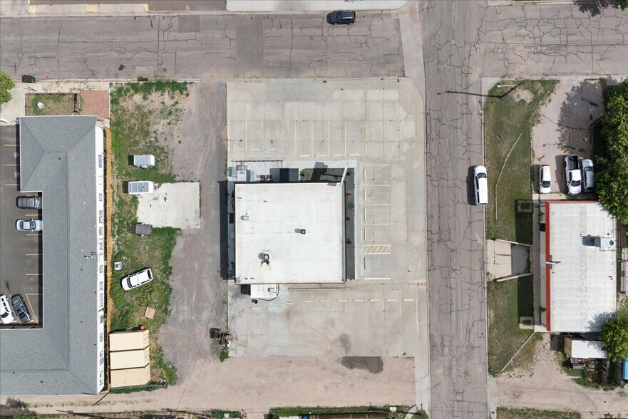 More Photos Of 122 W 6th St, Cheyenne Light Distribution For Lease