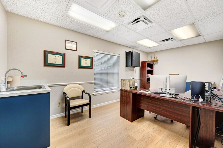 More Photos Of 1801 Sarno Rd, Melbourne Medical For Sale