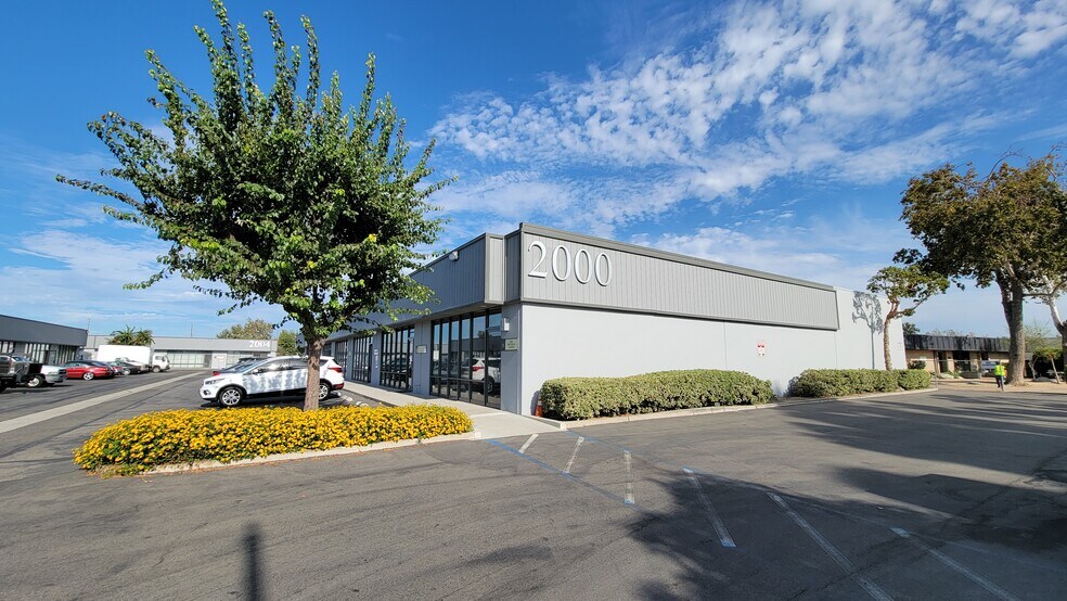 More Photos Of 2000 S Yale St, Santa Ana Warehouse For Lease