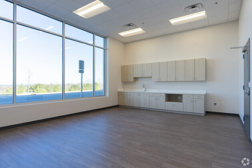 More Photos Of 1350 Six Flags Rd, Lithia Springs Warehouse For Lease