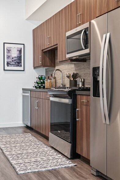 More Photos Of 2528 S Grand Ave, Los Angeles Apartments For Lease