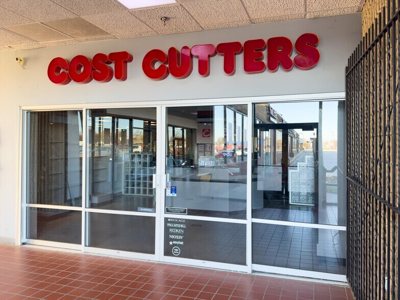 Primary Photo Of 3399 Calumet Ave, Manitowoc General Retail For Lease