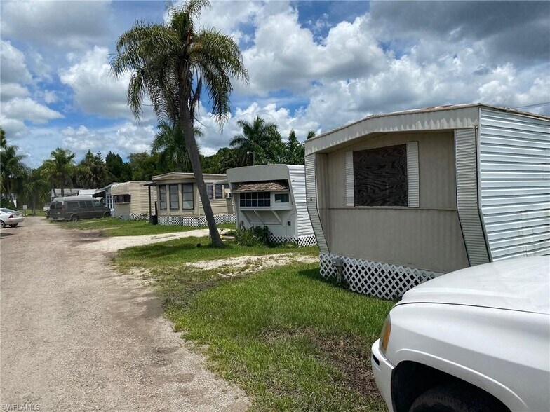 More Photos Of 1475 N Bridge St, LaBelle Manufactured Housing Mobile Home Park For Sale