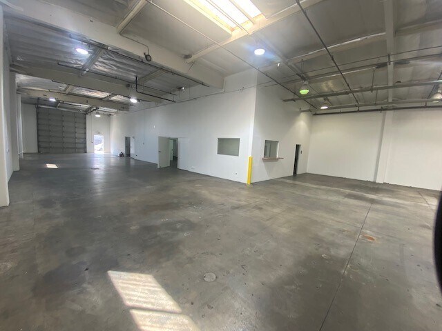More Photos Of 13539 Desmond St, Pacoima Manufacturing For Lease