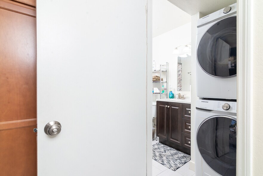 More Photos Of 528 W La Jolla Dr, Tempe Apartments For Sale