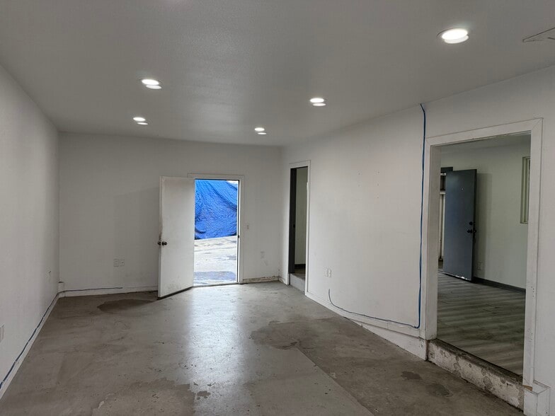 More Photos Of 5925 Payton Ave, Riverside Warehouse For Lease