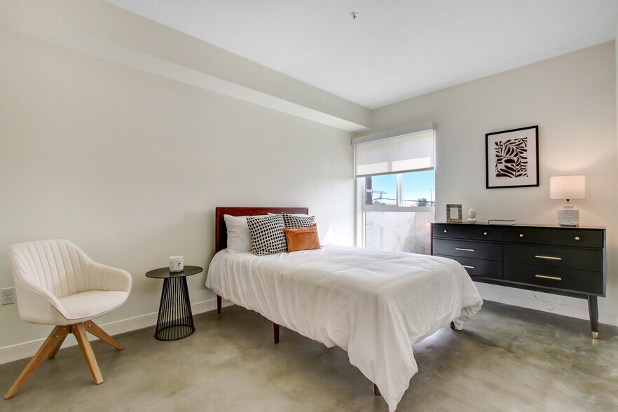 More Photos Of 6625 Reseda Blvd, Reseda Apartments For Lease