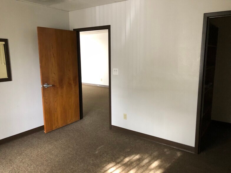 More Photos Of 1002-1004 Hanson Ct, Milpitas Manufacturing For Lease