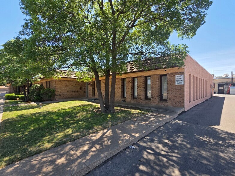 More Photos Of 3311-3313 81st St, Lubbock Medical For Lease