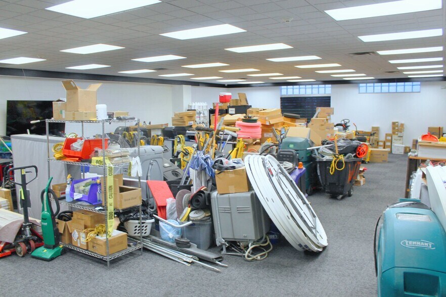 More Photos Of 651 E Main St, Dayton Office For Sale