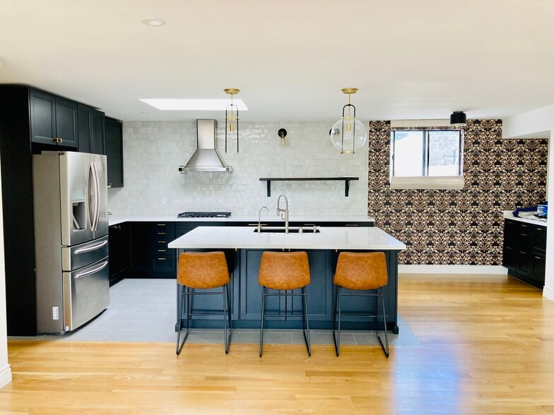 More Photos Of 3529 Fruitvale Ave, Oakland Light Manufacturing For Sale