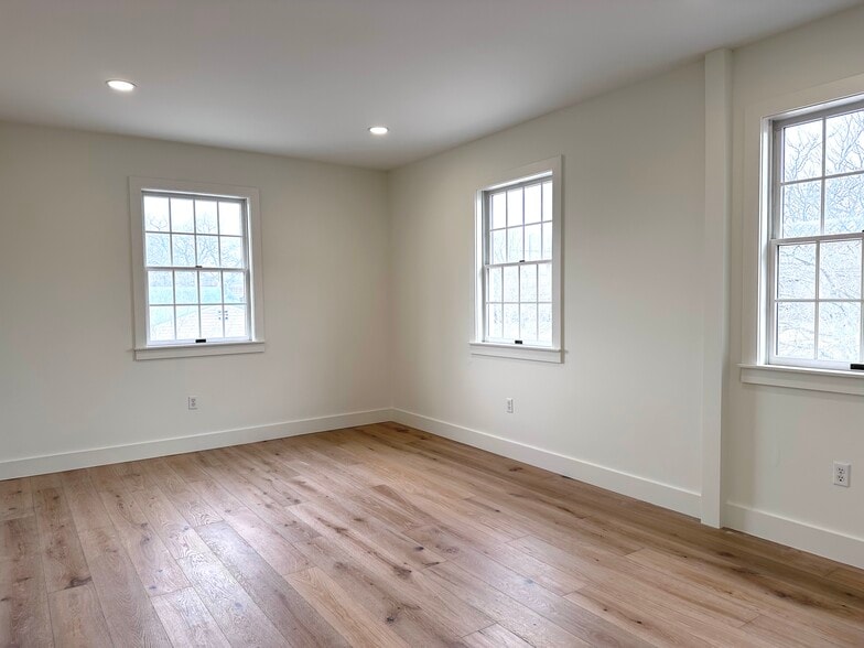 More Photos Of 158 S Broad St, Pawcatuck Medical For Lease