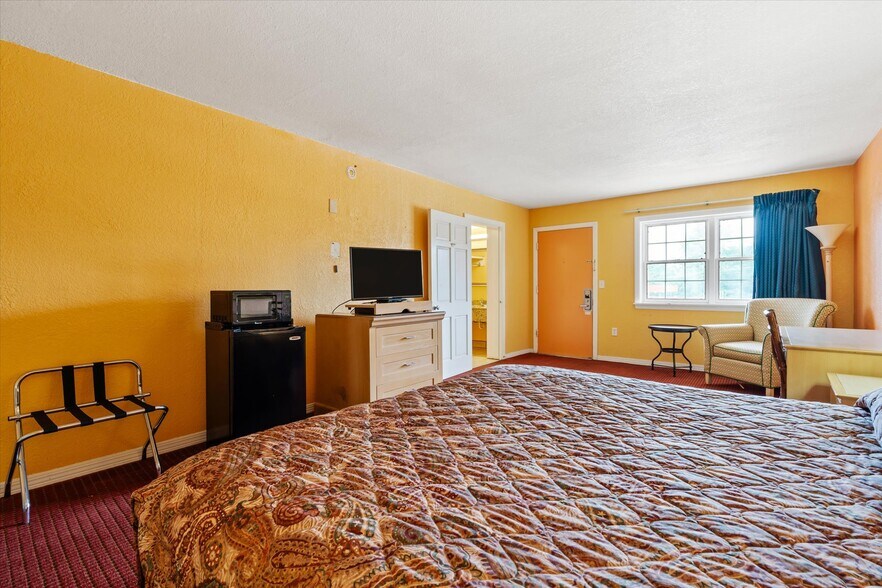 More Photos Of 32810 Highway 43, Thomasville Hotel For Sale