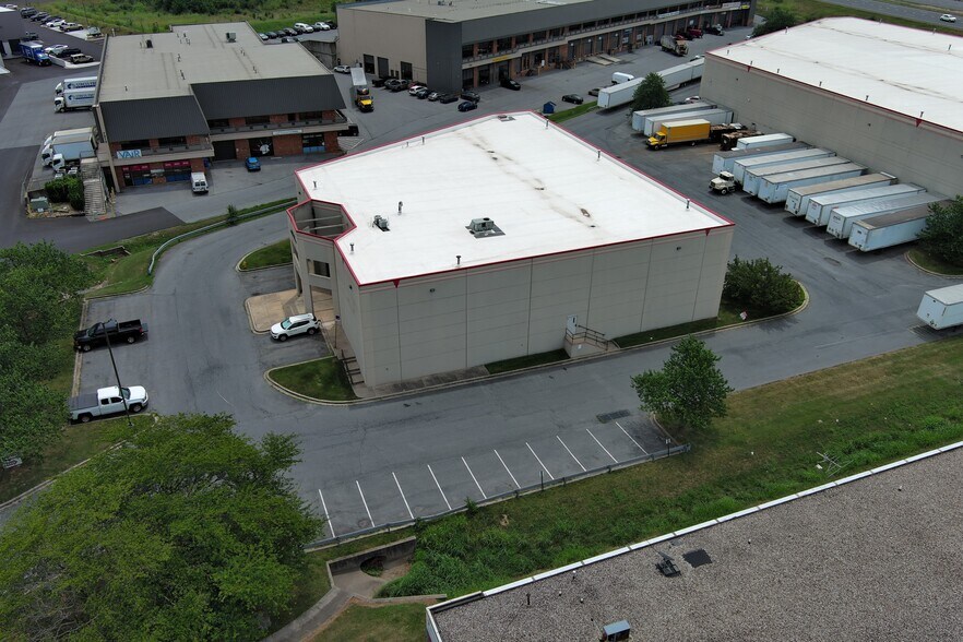More Photos Of 7315-A Grove Rd, Frederick Warehouse For Lease
