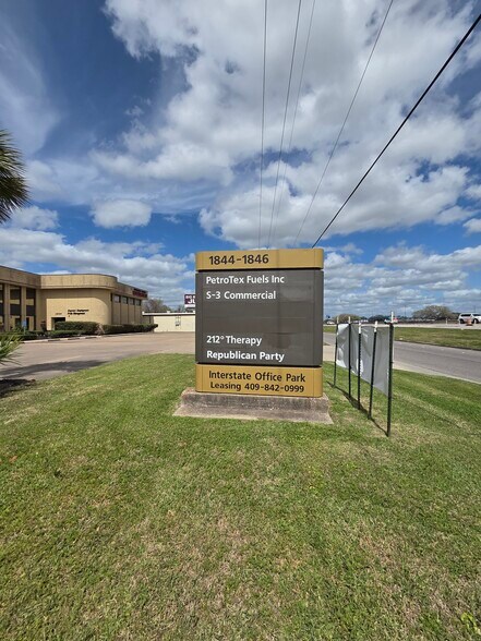 More Photos Of 1844 & 1846 Interstate 10 S, Beaumont Medical For Sale