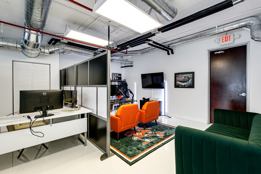 More Photos Of 14 NE 1st Ave, Miami Office For Sale