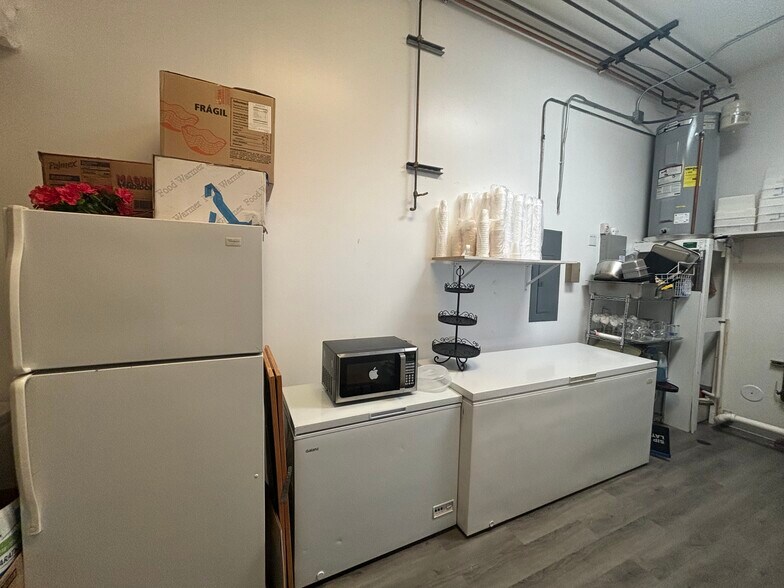 More Photos Of 323 N Main St, Chatham General Retail For Lease