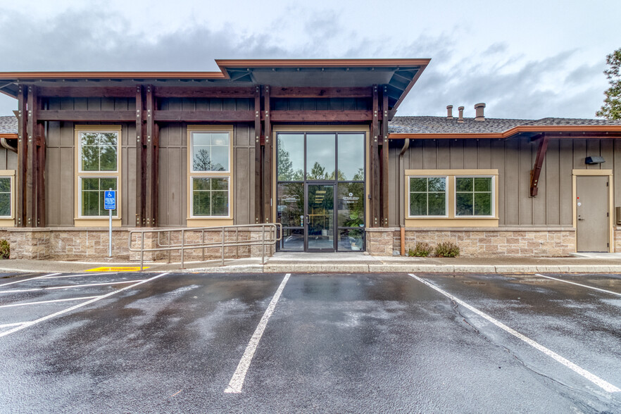 Primary Photo Of 698 NW York Dr, Bend Office For Lease