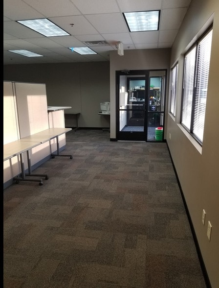 More Photos Of 820 N Concord St, South Saint Paul Light Distribution For Lease