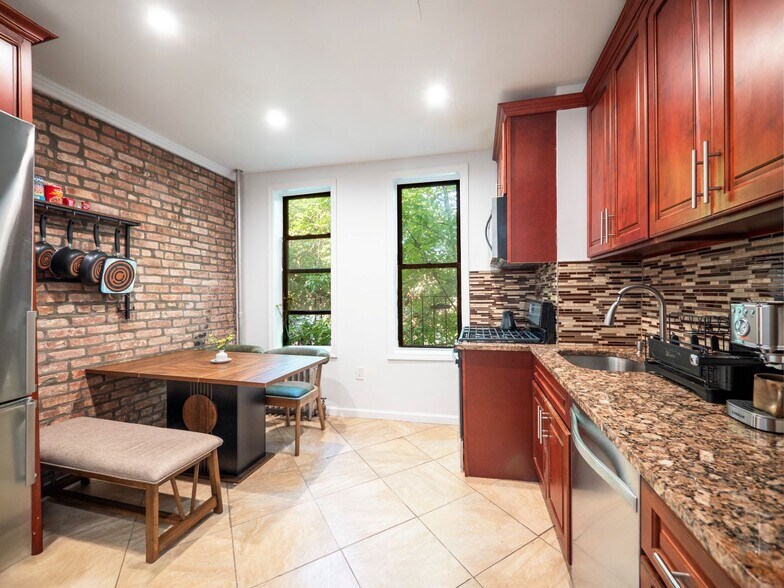 More Photos Of 103 Grattan St, Brooklyn Apartments For Sale