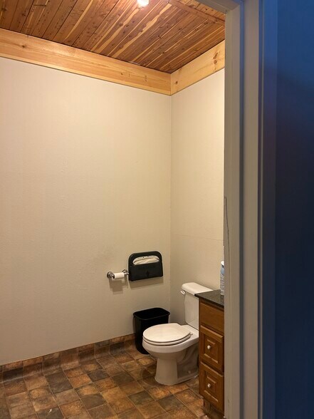 More Photos Of 40879 Highway 41, Oakhurst Unknown For Lease