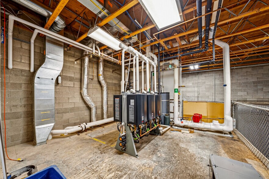 More Photos Of 710 Jefferson Ave, Ashland Light Manufacturing For Lease