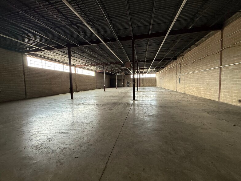 More Photos Of 1980 New Hwy, Farmingdale Warehouse For Lease