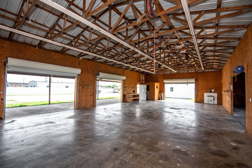 More Photos Of 3901 S Highway 287, Waxahachie Research And Development For Sale