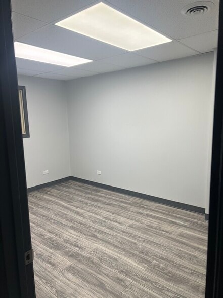 More Photos Of 5133 Washington St, Downers Grove Apartments For Lease