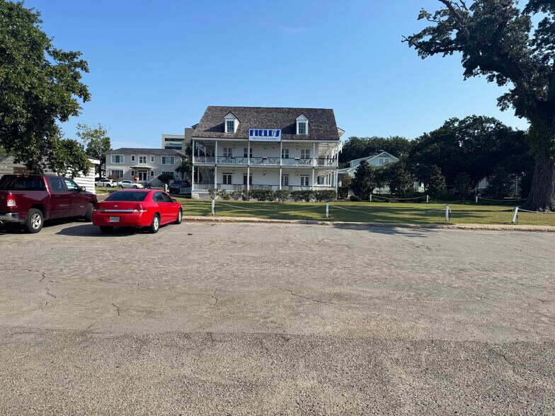 Primary Photo Of 119 Rue Magnolia, Biloxi Restaurant For Sale