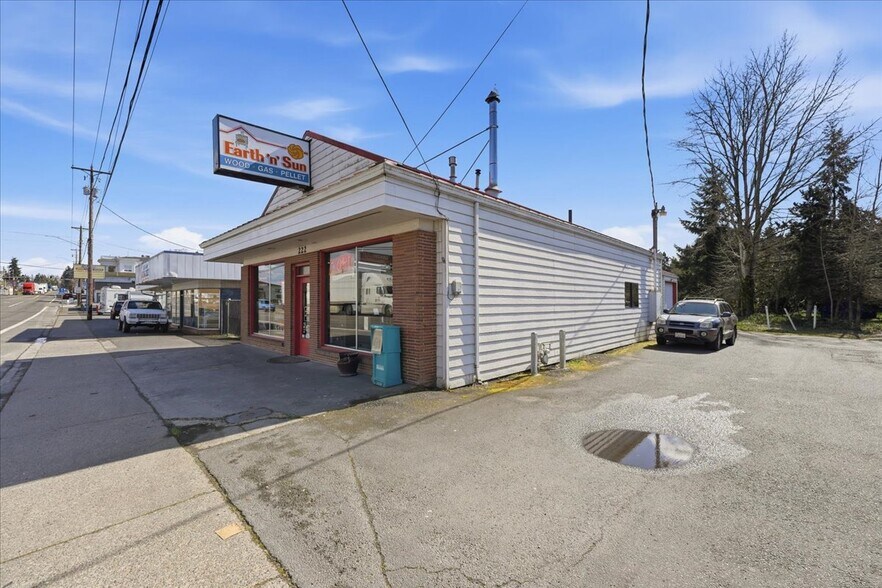 More Photos Of 222 W B St, Rainier General Retail For Sale