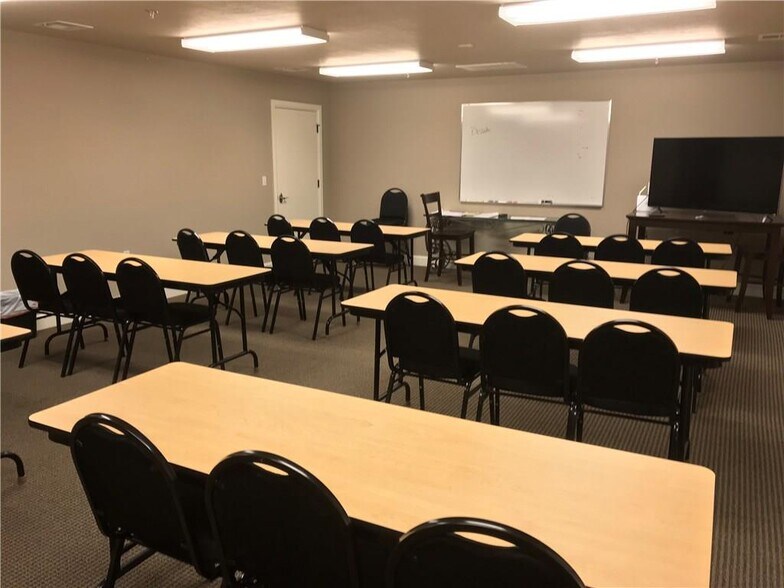 More Photos Of 1901 W 33rd St, Edmond Office For Sale