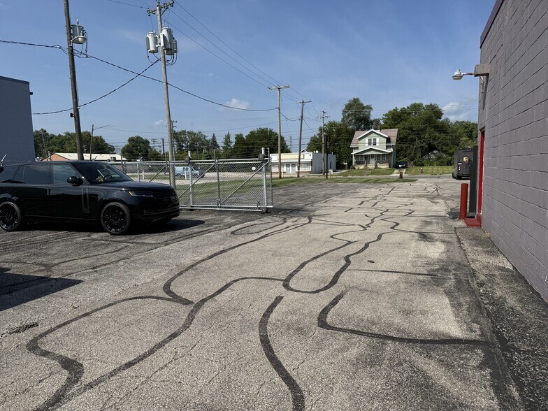 More Photos Of 300 N Westwood Dr, Toledo Manufacturing For Sale