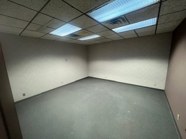 More Photos Of 660 N University Blvd, Middletown Office For Lease