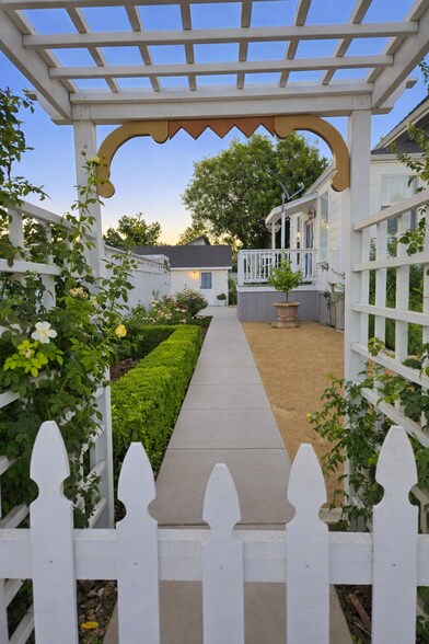 More Photos Of 11 E Main St, Winters Office Residential For Lease