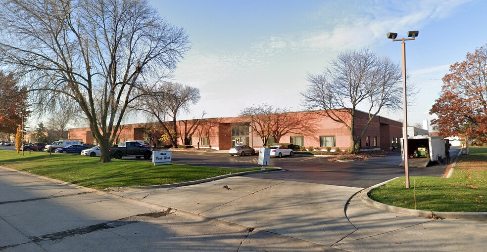 More Photos Of 396 W Fenton Ln, West Chicago Warehouse For Lease